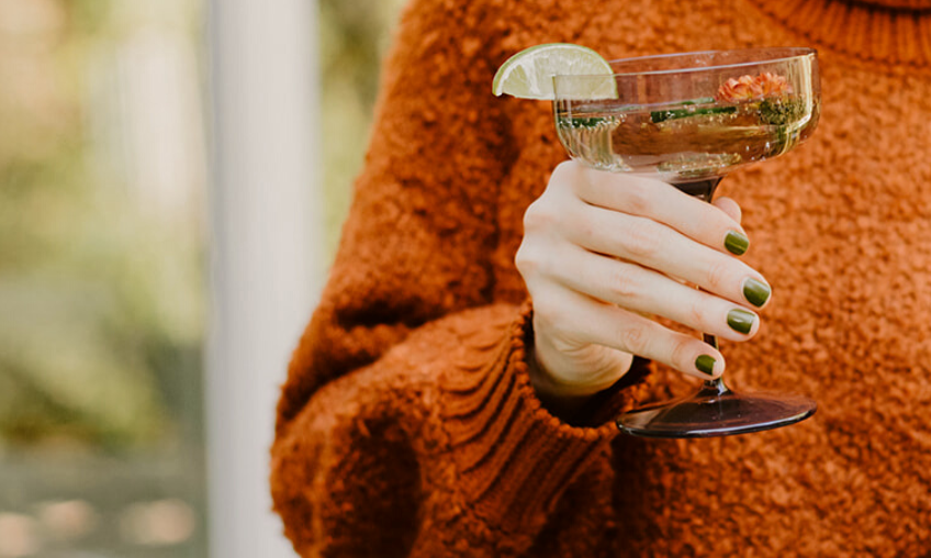 The Coziest Cocktail & Mocktail Recipes for Winter Campfires & Curling Up On V-Day