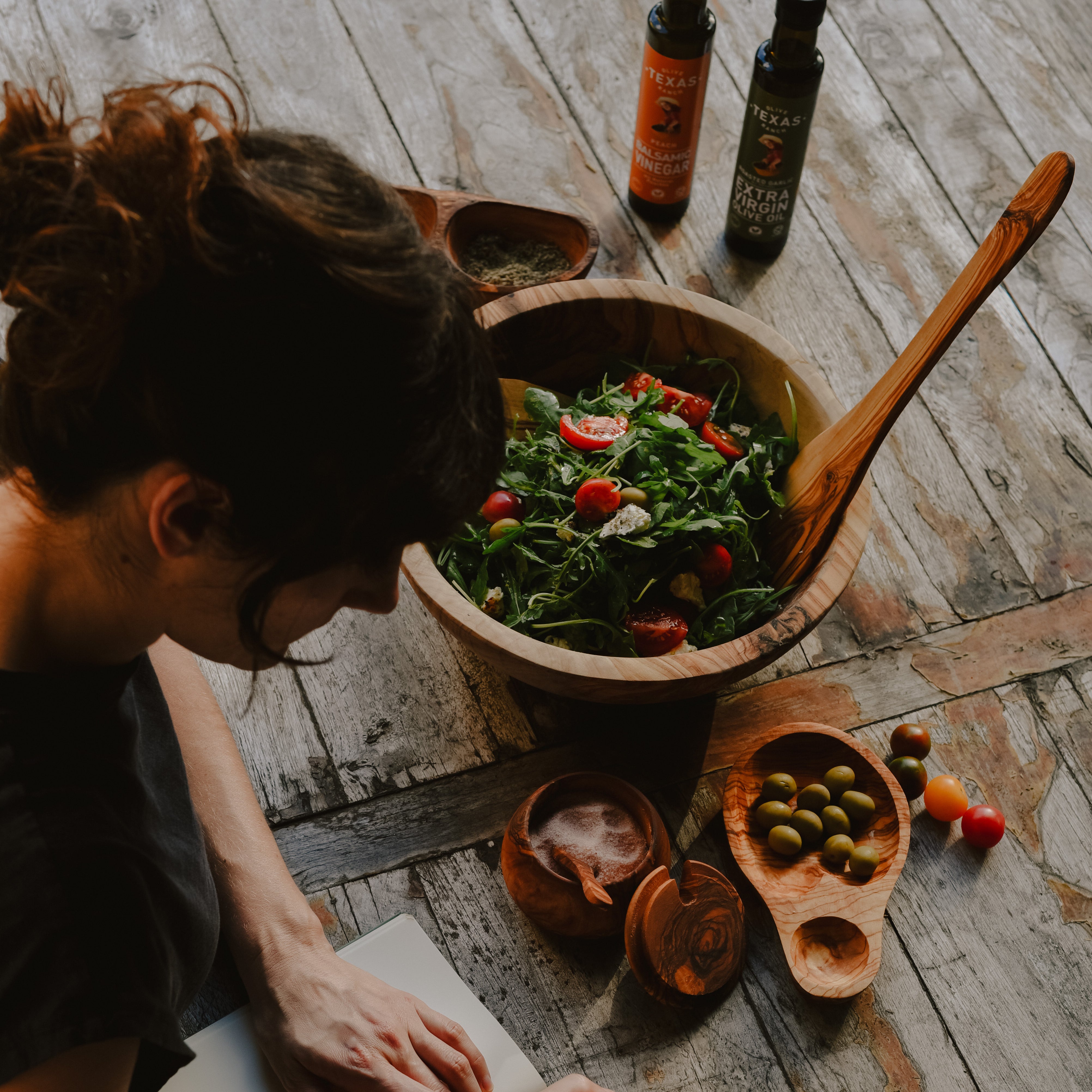 Olive_Wood_Kitchenware_-_Best_Chef_Kitchenware_-_Peach_Balsamic_Vinegar_-_Garlic_Roasted_Arbequina_Olive_Oil.jpg