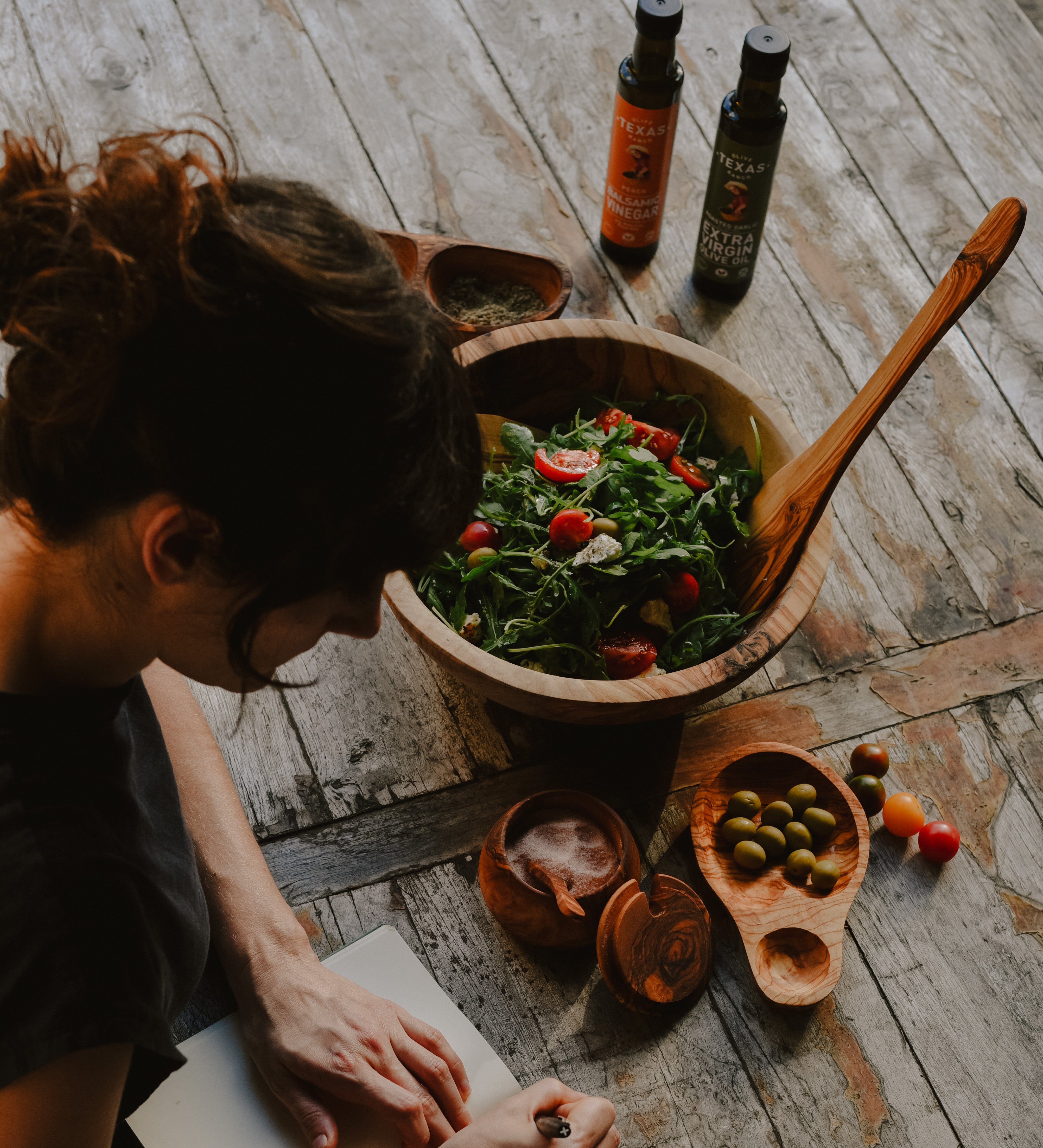Olive_Wood_Kitchenware_-_Best_Chef_Kitchenware_-_Peach_Balsamic_Vinegar_-_Garlic_Roasted_Arbequina_Olive_Oil.jpg